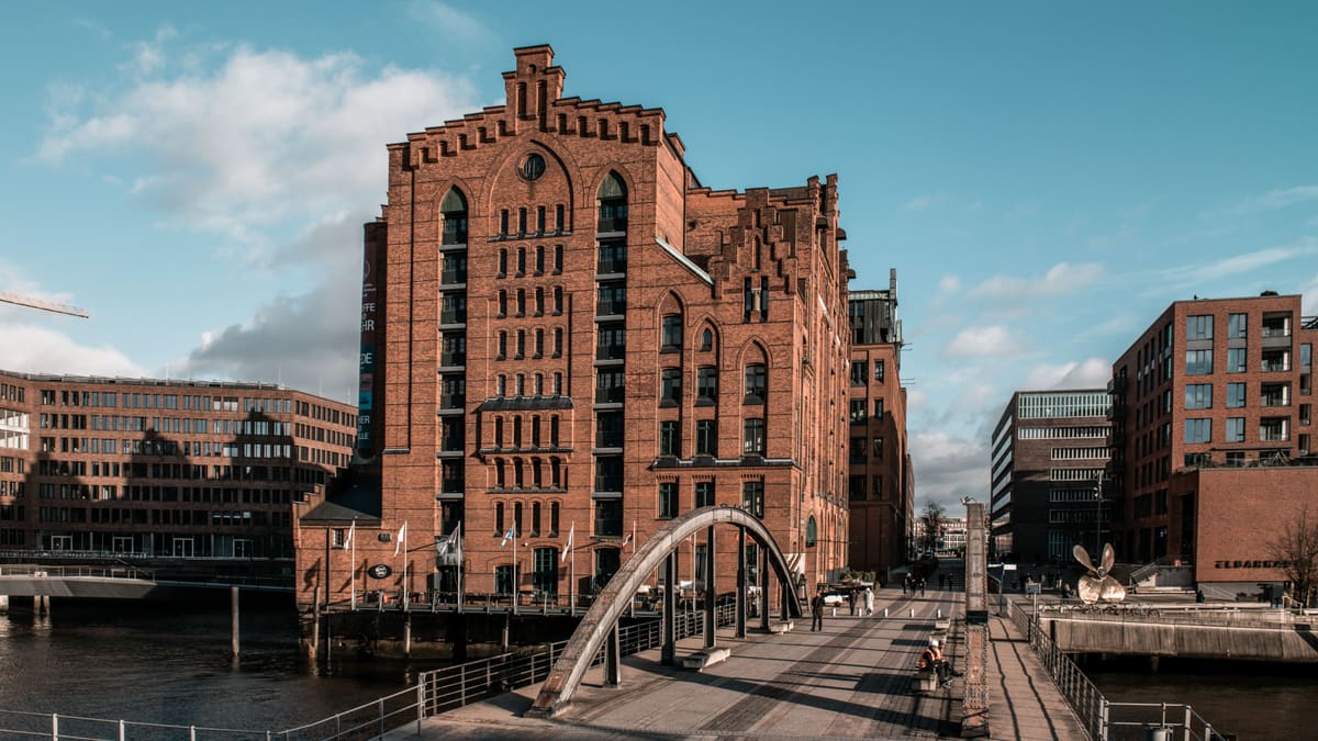 Waar geschiedenis en zonne-energie elkaar ontmoeten: werken aan het Felix Pakhuis