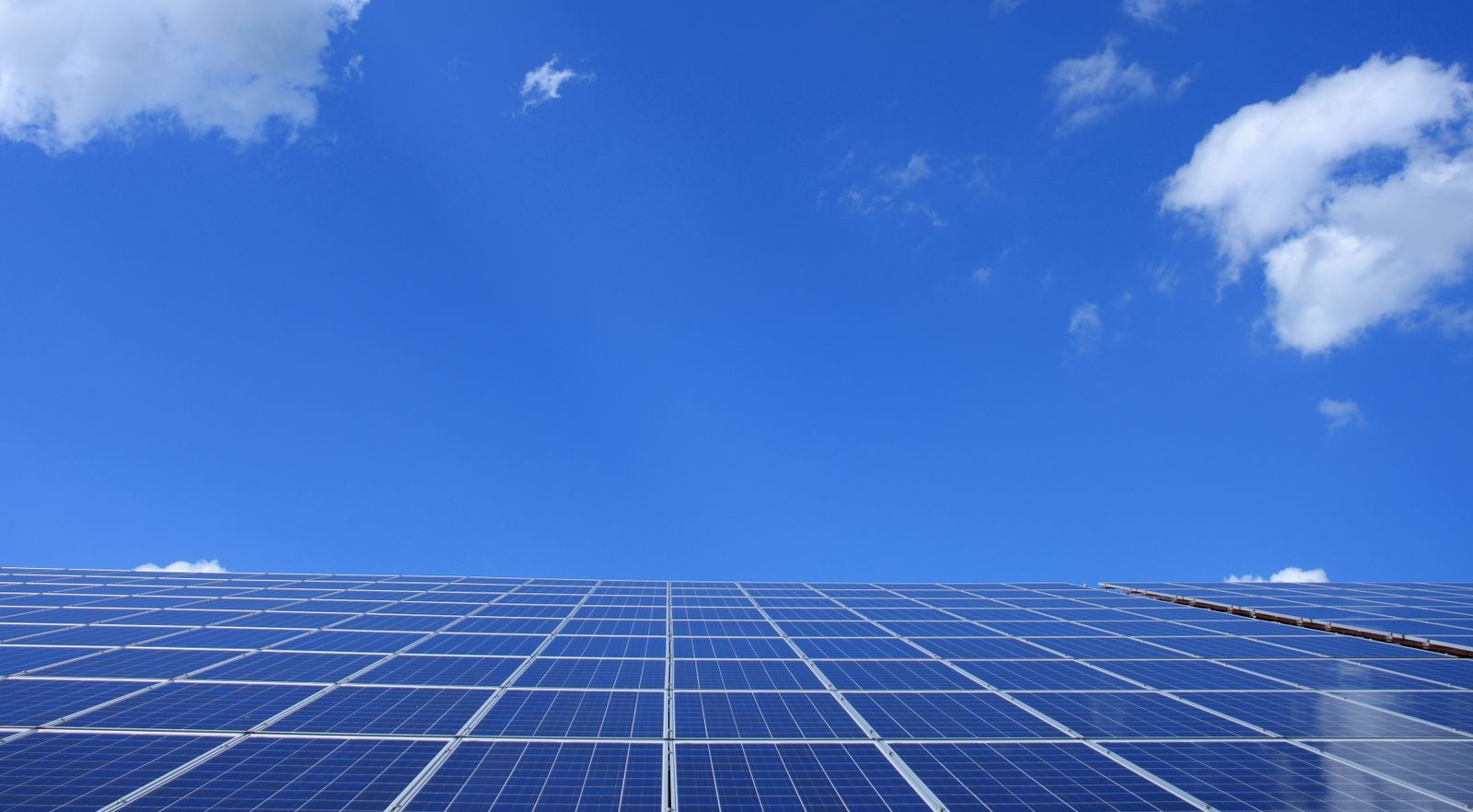 Veel zon en toch duurdere stroom: de zomer van 2026